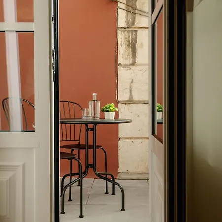 Πανσιόν Livo Boutique Living